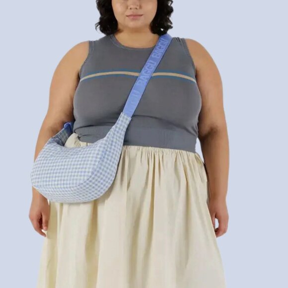 Baggu Medium Nylon Crescent Bag with Key Leash Light Blue Gingham - Picture 2 of 6